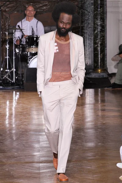 Look 18